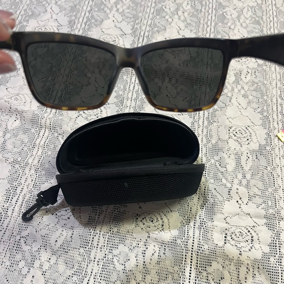 Zeal Polarized Black/Tortoise Sunglasses With Case - Picture 5 of 9